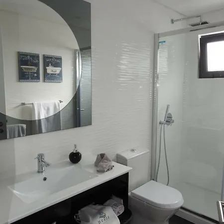 Rr House Ribeira Quente